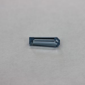 Синтетичен шпинел,форма багет трапец, р-р 10 х 3.5, цвят бял Синтетичен шпинел,форма багет трапец, р-р 10 х 3.5, цвят бял