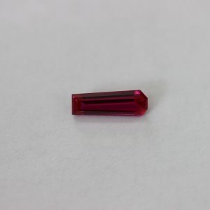Синтетичен шпинел,форма багет трапец, р-р 10 х 3.5, цвят бял Синтетичен шпинел,форма багет трапец, р-р 10 х 3.5, цвят бял