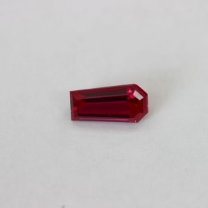 Синтетичен шпинел,форма багет трапец, р-р 10.3х5.3, цвят син шпинел Синтетичен шпинел,форма багет трапец, р-р 10.3х5.3, цвят син шпинел