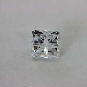 Циркон, каре V4, р-р 10 х 10 мм, цвят бял